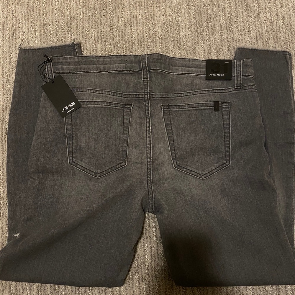 Women’s raw hem jeans